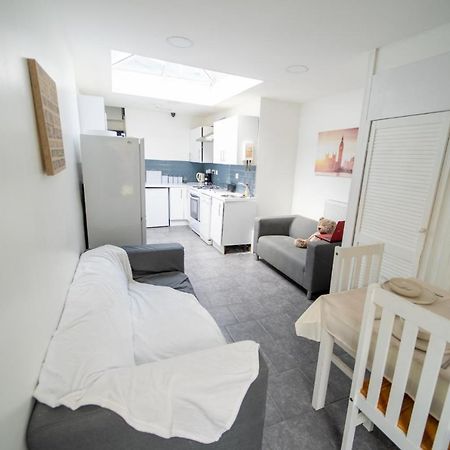 Stay Sa Cosy Equipped Studios Available 10 Mins From The City! Free Wifi &50" Smart Tv'S! Бірмінгем Екстер'єр фото