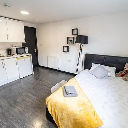 Stay Sa Cosy Equipped Studios Available 10 Mins From The City! Free Wifi &50" Smart Tv'S! Бірмінгем Екстер'єр фото