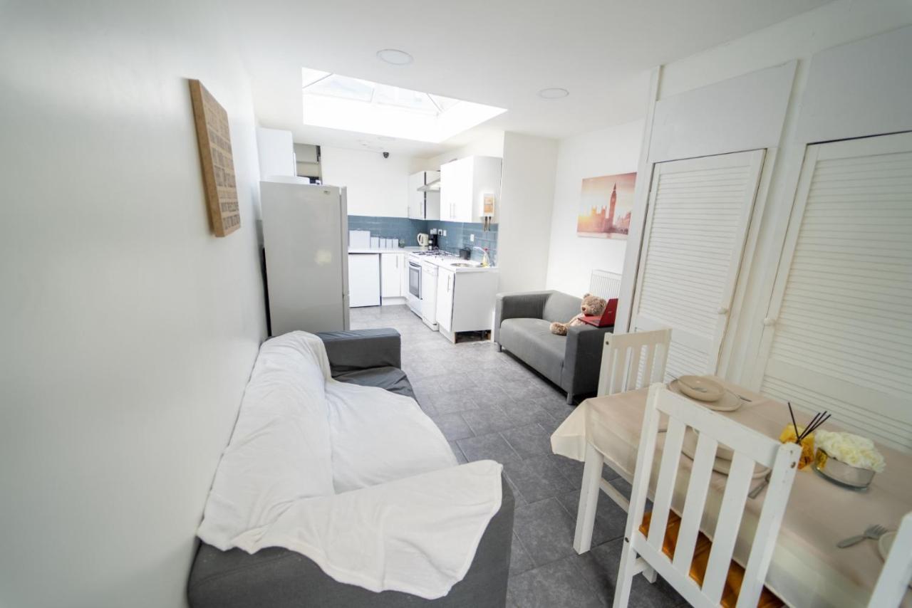 Stay Sa Cosy Equipped Studios Available 10 Mins From The City! Free Wifi &50" Smart Tv'S! Бірмінгем Екстер'єр фото