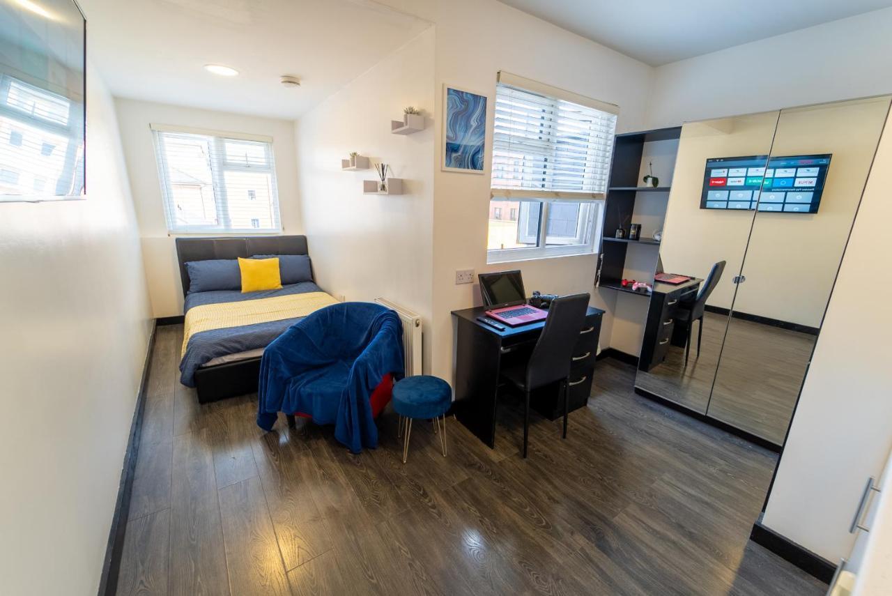 Stay Sa Cosy Equipped Studios Available 10 Mins From The City! Free Wifi &50" Smart Tv'S! Бірмінгем Номер фото