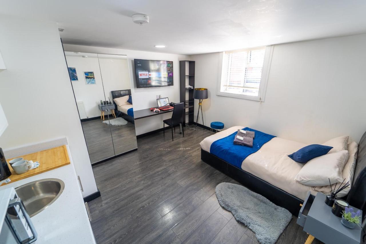 Stay Sa Cosy Equipped Studios Available 10 Mins From The City! Free Wifi &50" Smart Tv'S! Бірмінгем Номер фото
