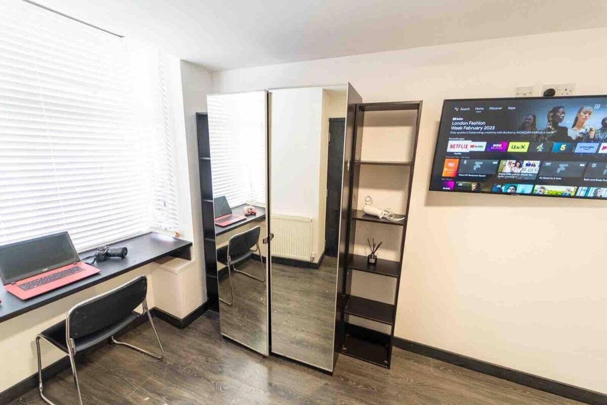 Stay Sa Cosy Equipped Studios Available 10 Mins From The City! Free Wifi &50" Smart Tv'S! Бірмінгем Екстер'єр фото