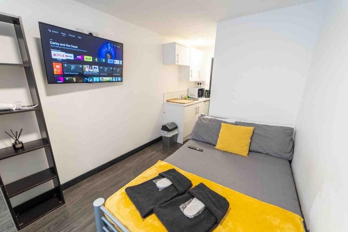 Stay Sa Cosy Equipped Studios Available 10 Mins From The City! Free Wifi &50" Smart Tv'S! Бірмінгем Екстер'єр фото