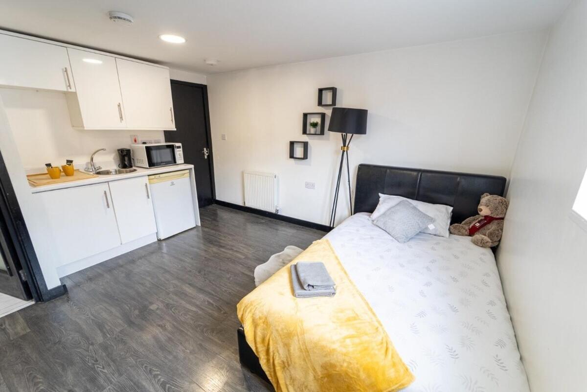 Stay Sa Cosy Equipped Studios Available 10 Mins From The City! Free Wifi &50" Smart Tv'S! Бірмінгем Екстер'єр фото